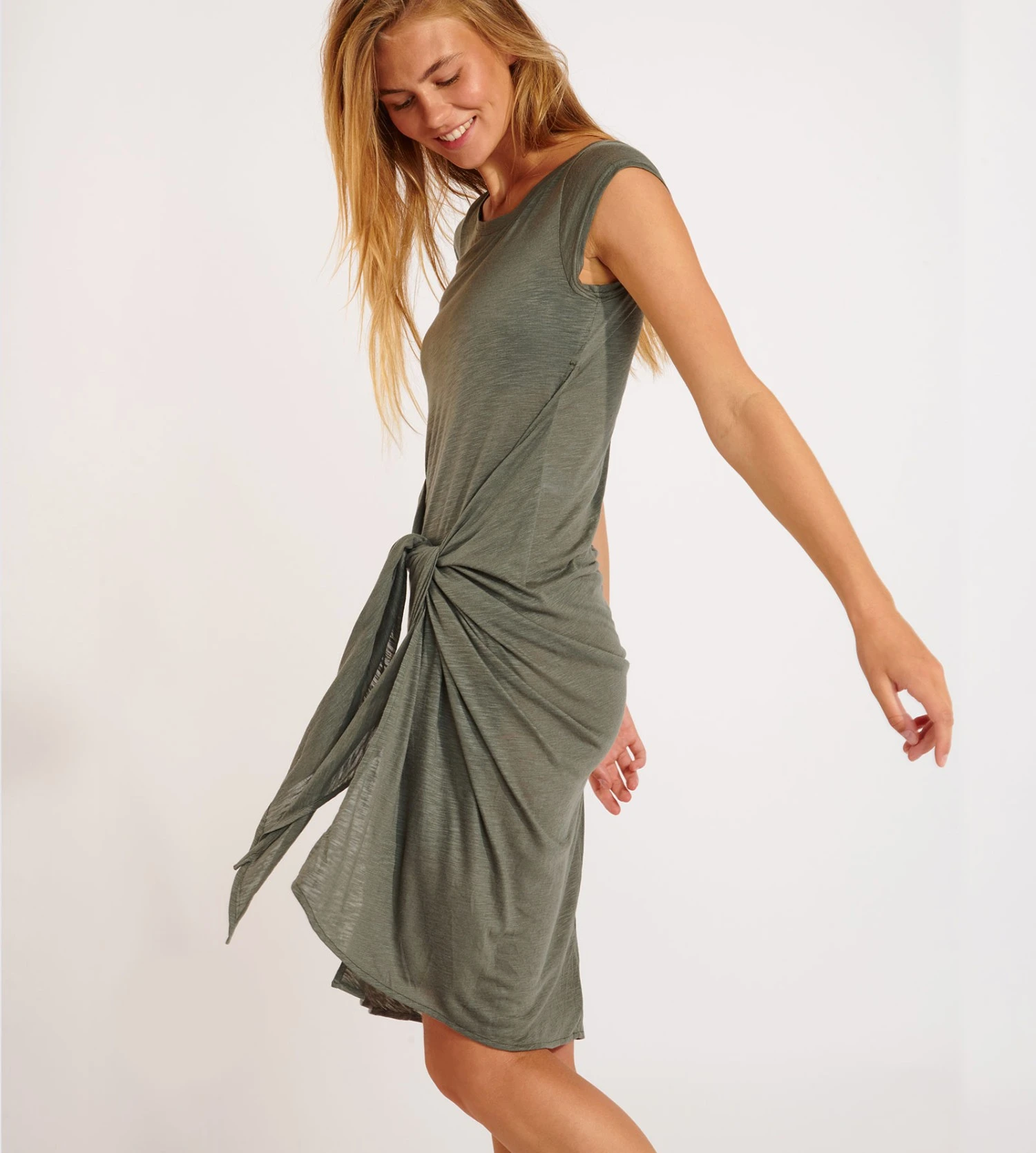 Banana Moon Robe Longue de Plage JULIANA CARAIVA Kaki – Robe Froncée en Jersey Doux 8 Banana Moon Robe Longue de Plage JULIANA CARAIVA Kaki – Robe Froncée en Jersey Doux – Image 6