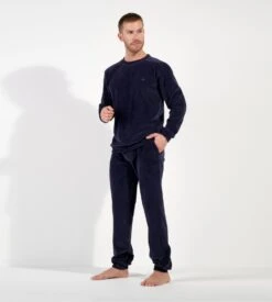 HOM Ronnie Bleu Marine Velours Côtelé Logo Brodé – Pyjama Homme Streetwear 14 HOM Ronnie Bleu Marine Velours Côtelé Logo Brodé – Pyjama Homme Streetwear -Lingerie Sipp ronnie pyjama velours bleu marine homme 3