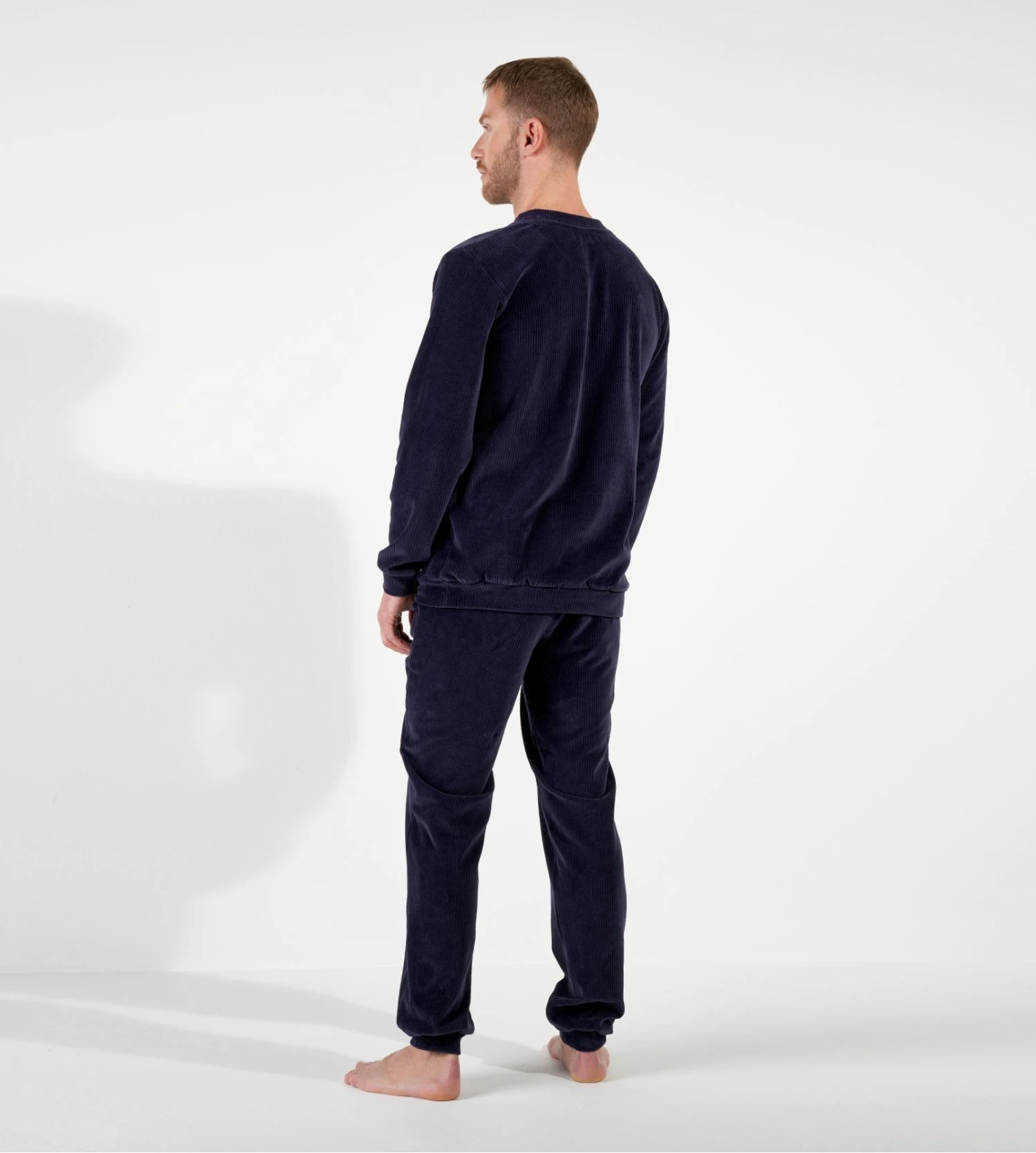 HOM Ronnie Bleu Marine Velours Côtelé Logo Brodé – Pyjama Homme Streetwear 8 HOM Ronnie Bleu Marine Velours Côtelé Logo Brodé – Pyjama Homme Streetwear – Image 6