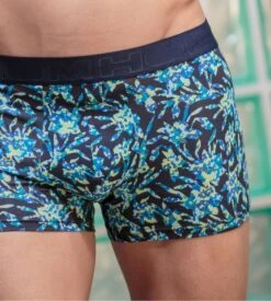 Boxer HOM SANTIAGO Navy Print – Imprimé Camouflage Bleu et Jaune en Coton Modal -Lingerie Sipp santiago boxer p0ra navy print bleu 2