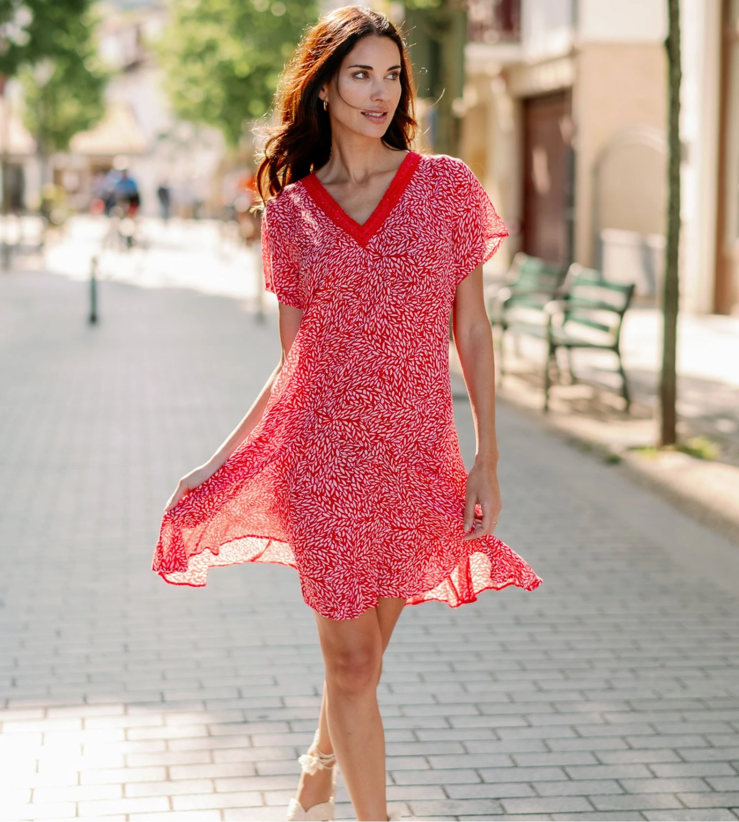 Egatex Robe Senorette Rouge Fraise - Robe Courte en Éponge de Viscose à Imprimé Fleuri 6 Egatex Robe Senorette Rouge Fraise - Robe Courte en Éponge de Viscose à Imprimé Fleuri – Image 4