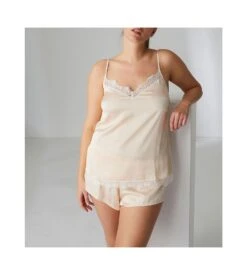 Simone Perele Short De Nuit Satin Secrets Lumière 10 Simone Perele Short De Nuit Satin Secrets Lumière -Lingerie Sipp short de nuit satin secrets 060 lumiere 3