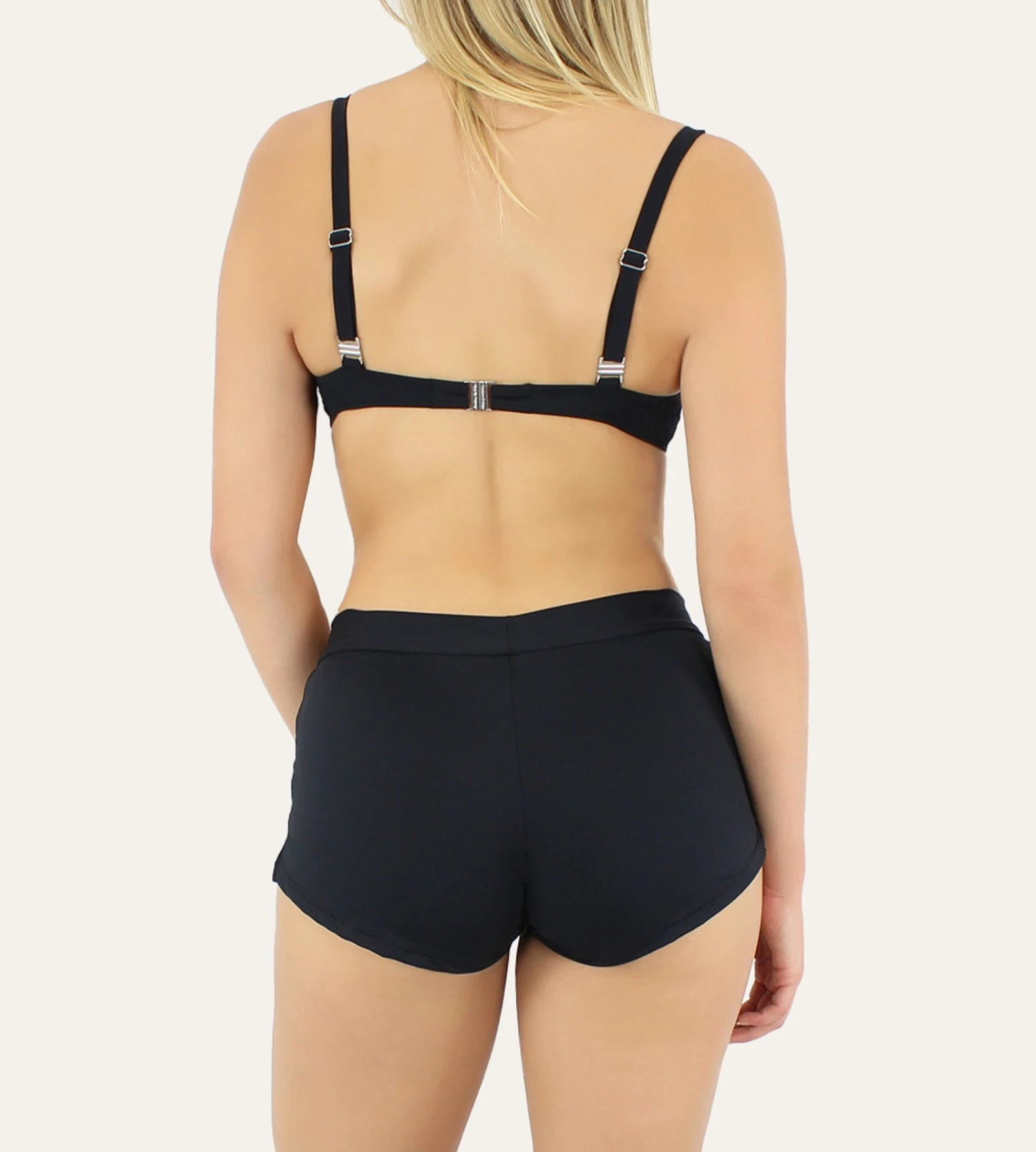 Short de Plage Janine Robin Venezia Noir - Shorty Chic Ample à Détails Dorés 8 Short de Plage Janine Robin Venezia Noir - Shorty Chic Ample à Détails Dorés – Image 6