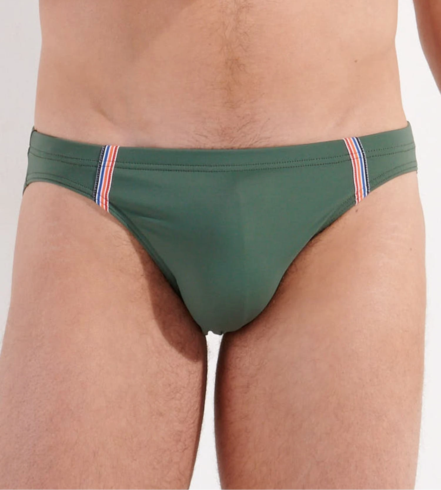 Hom Nautical Vert Kaki – Slip de Bain Micro Homme Style Sportif 7 Hom Nautical Vert Kaki – Slip de Bain Micro Homme Style Sportif – Image 5