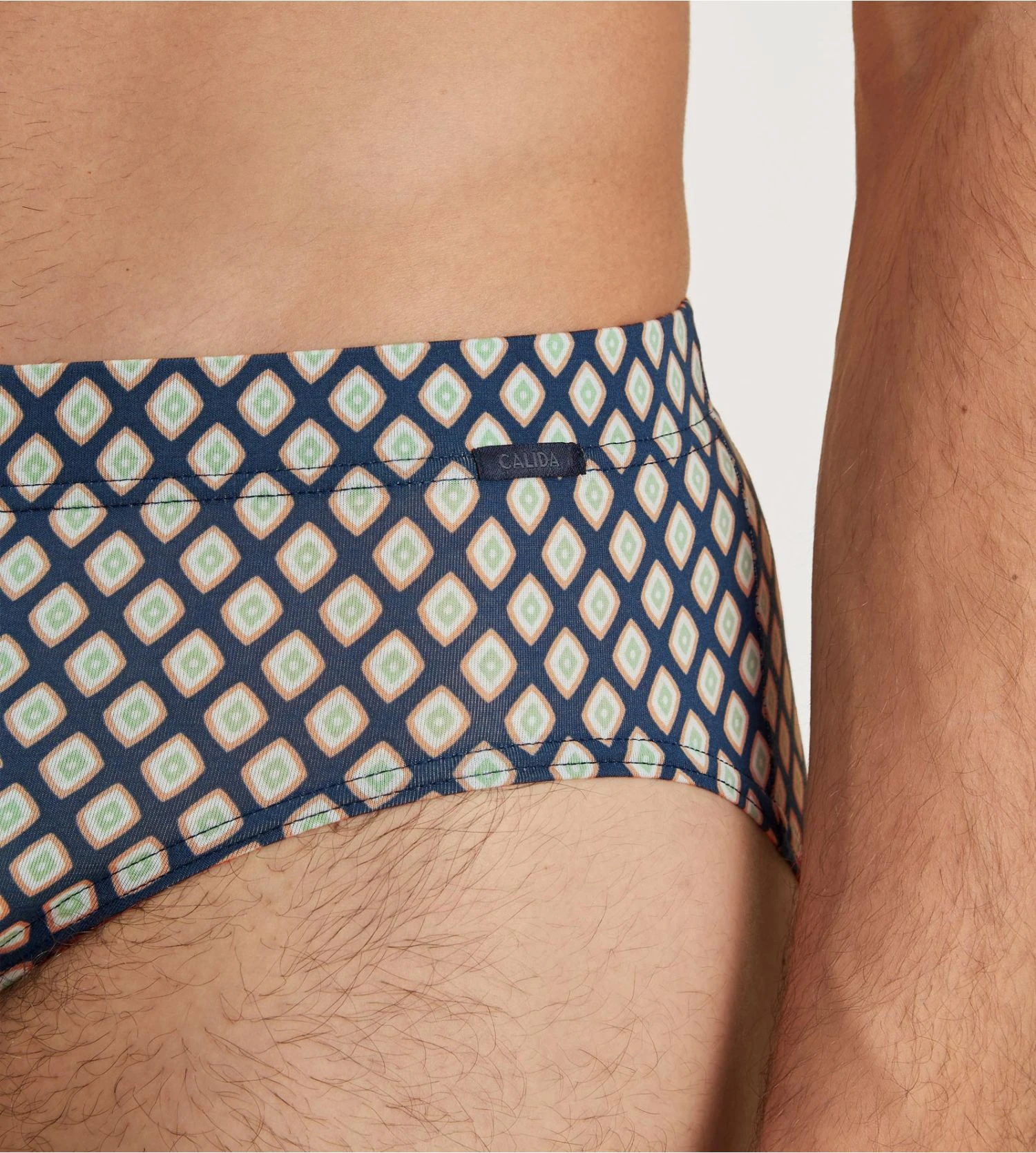 Calida Grafic Cotton Slip Midi pour Homme – Bleu Insignia à Motif Géométrique 7 Calida Grafic Cotton Slip Midi pour Homme – Bleu Insignia à Motif Géométrique – Image 5