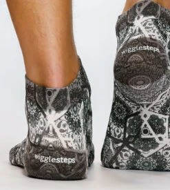 Chaussettes Homme Wigglesteps Sneaker Imprimé Majolica – Bleu et Blanc Respirantes -Lingerie Sipp socquettes sneaker majolica imprime multicolore 2