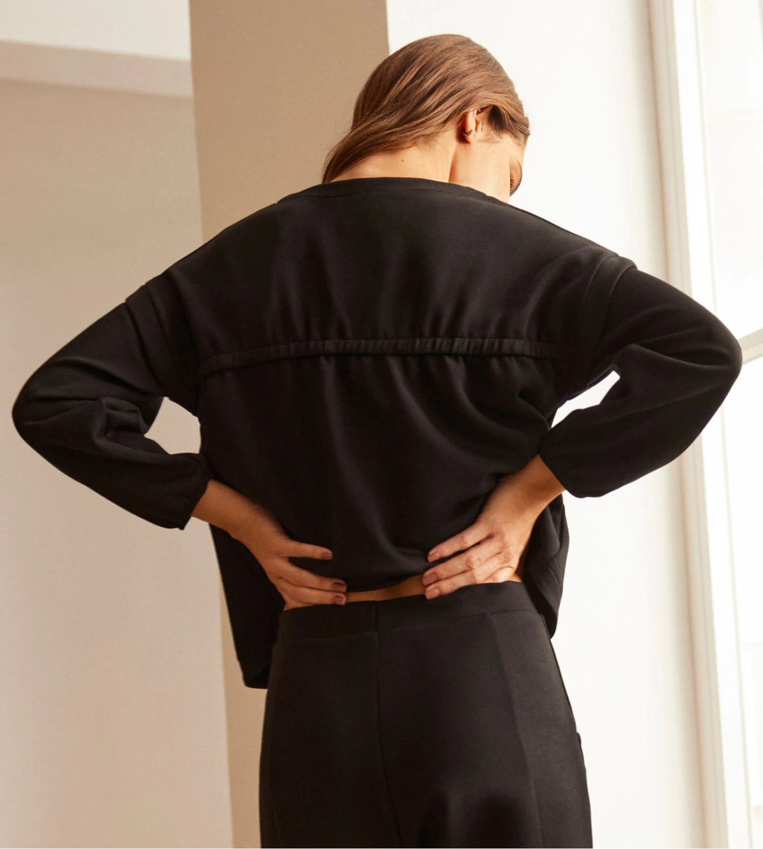 Ysabel Mora Urban Noir – Sweatshirt Col Rond en Viscose Douce pour Femme 8 Ysabel Mora Urban Noir – Sweatshirt Col Rond en Viscose Douce pour Femme – Image 6