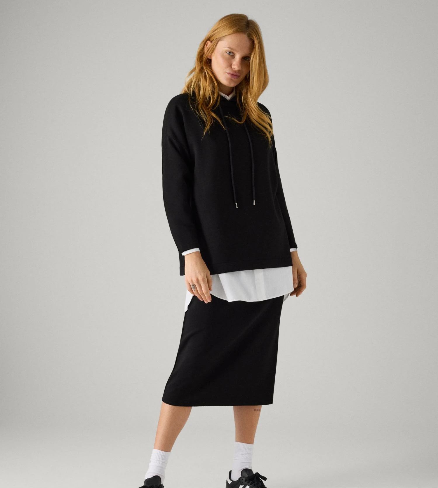Sweat Ample à Capuche Pour Femme Noir 8 Sweat Ample à Capuche Pour Femme Noir – Image 6