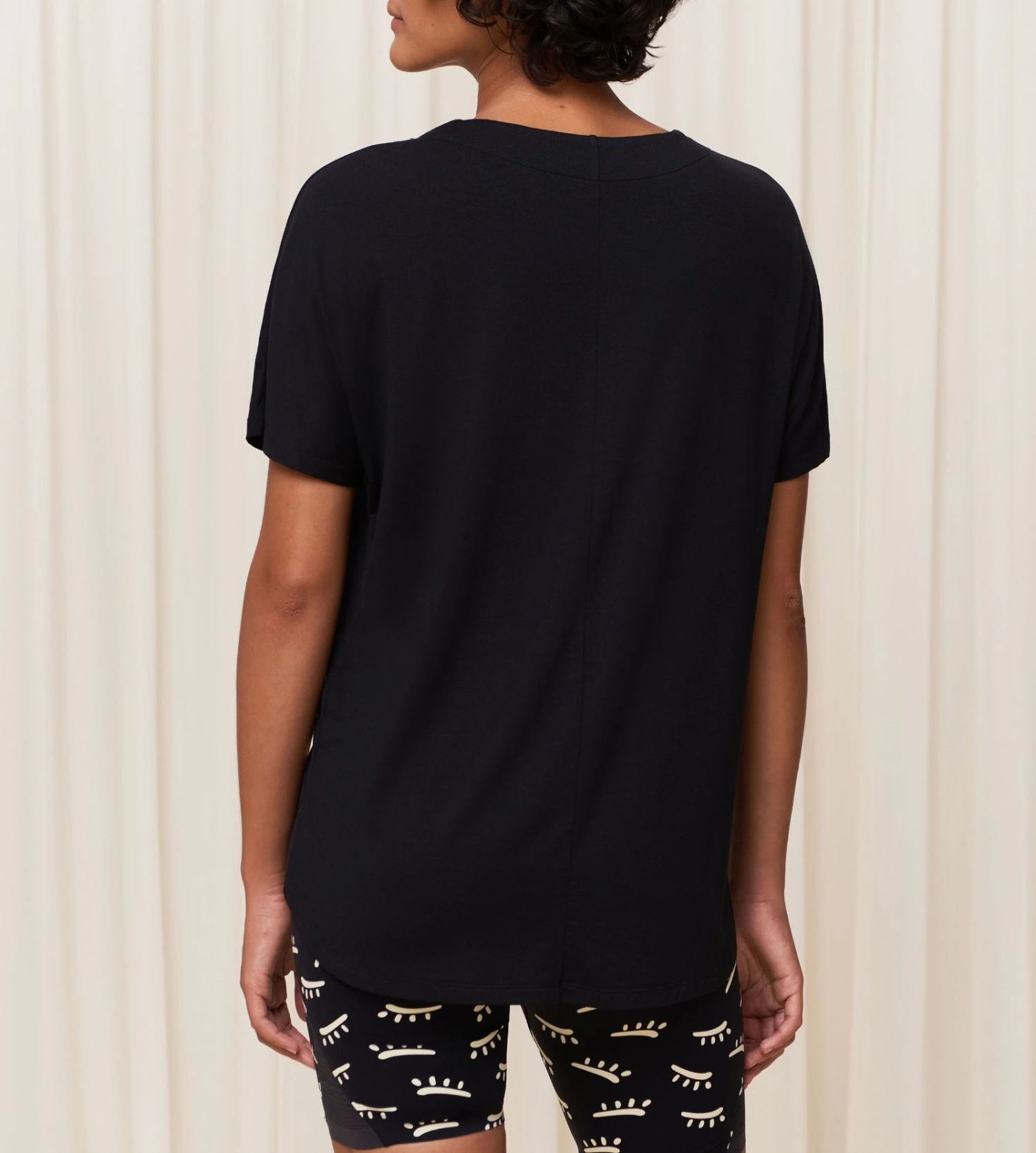 Triumph Mywear - T-Shirt de Nuit Ample Noir en Tencel Respirant 5 Triumph Mywear - T-Shirt de Nuit Ample Noir en Tencel Respirant – Image 3