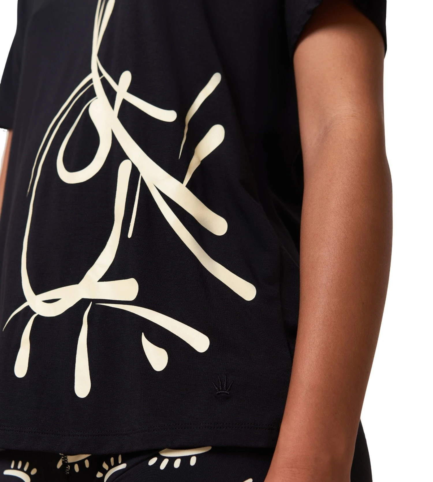 Triumph Mywear - T-Shirt de Nuit Ample Noir en Tencel Respirant 6 Triumph Mywear - T-Shirt de Nuit Ample Noir en Tencel Respirant – Image 4