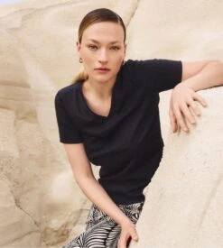 Calida T-shirt Noir Femme – Collection Favourites Sun Col en V Coupe Décontractée -Lingerie Sipp t shirt noir coton favourites sun 5