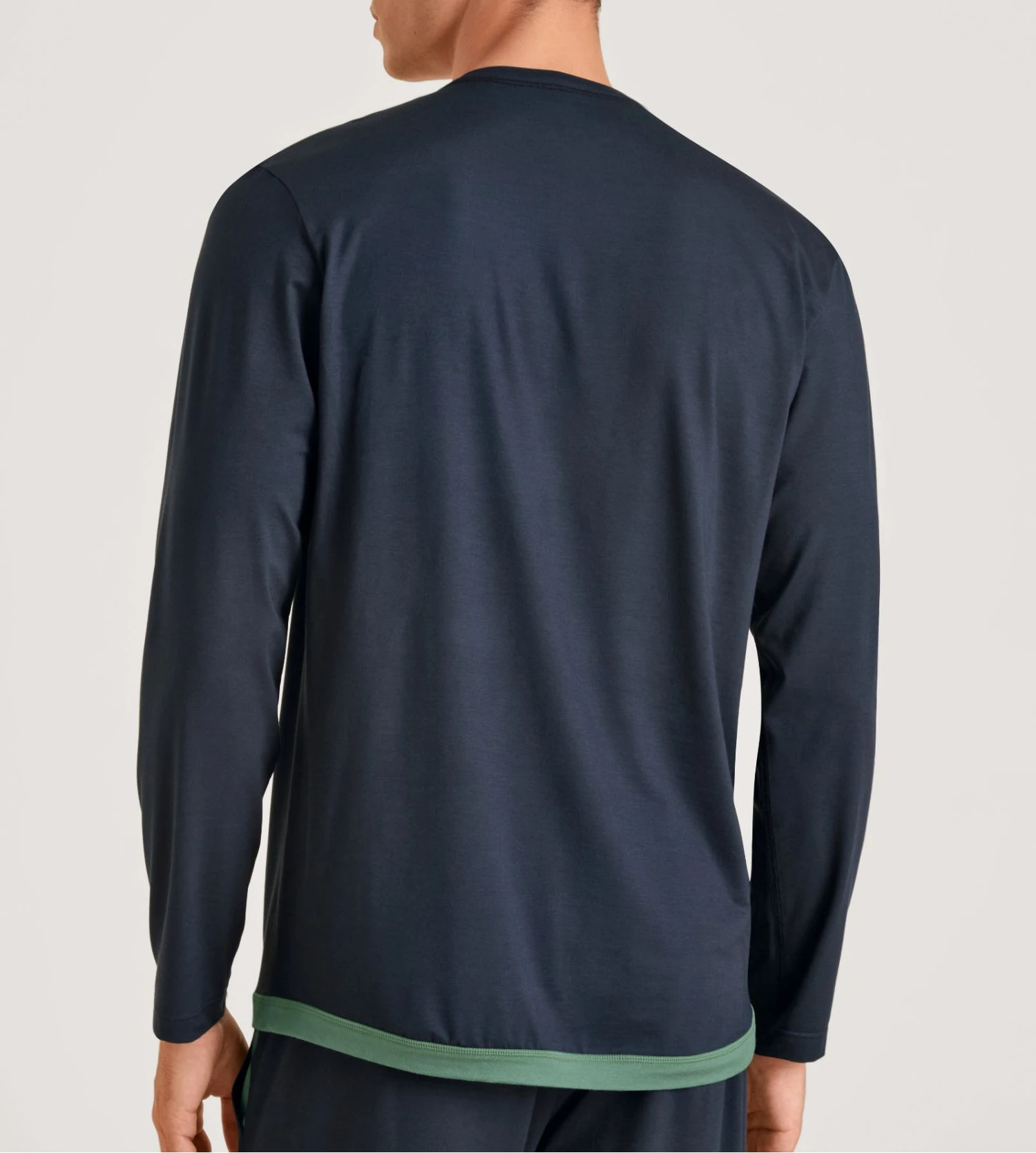 Calida DeepSleepWear Balancing Dark Sapphire – T-shirt Homme Manches Longues Col Serafino 7 Calida DeepSleepWear Balancing Dark Sapphire – T-shirt Homme Manches Longues Col Serafino – Image 5