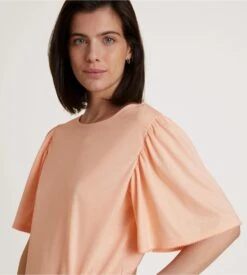 Calida T-shirt Favourites Balance Peach Parfait – Haut à Manches Volantées en Coton et Modal 11 Calida T-shirt Favourites Balance Peach Parfait – Haut à Manches Volantées en Coton et Modal -Lingerie Sipp tee shirt d u mc ample 082 peach parfait 2