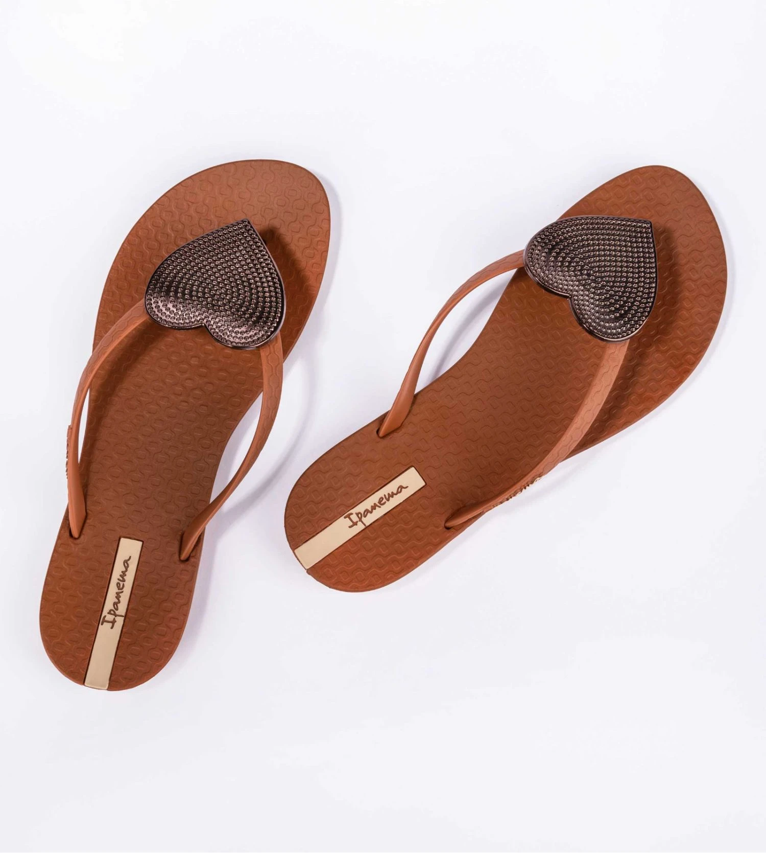 Ipanema Maxi Fashion II Brown – Tongs Femme avec Détail Cœur et Signature Dorée 5 Ipanema Maxi Fashion II Brown – Tongs Femme avec Détail Cœur et Signature Dorée – Image 3
