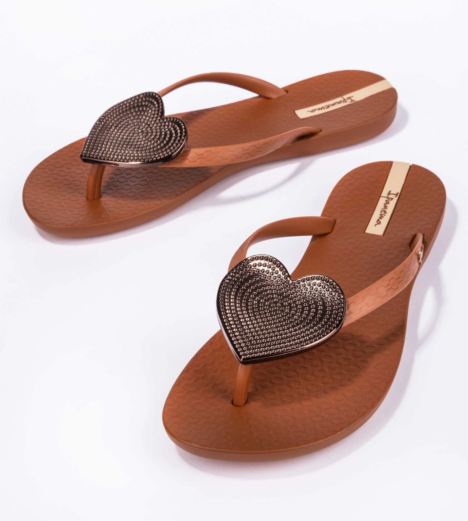 Ipanema Maxi Fashion II Brown – Tongs Femme avec Détail Cœur et Signature Dorée 6 Ipanema Maxi Fashion II Brown – Tongs Femme avec Détail Cœur et Signature Dorée – Image 4
