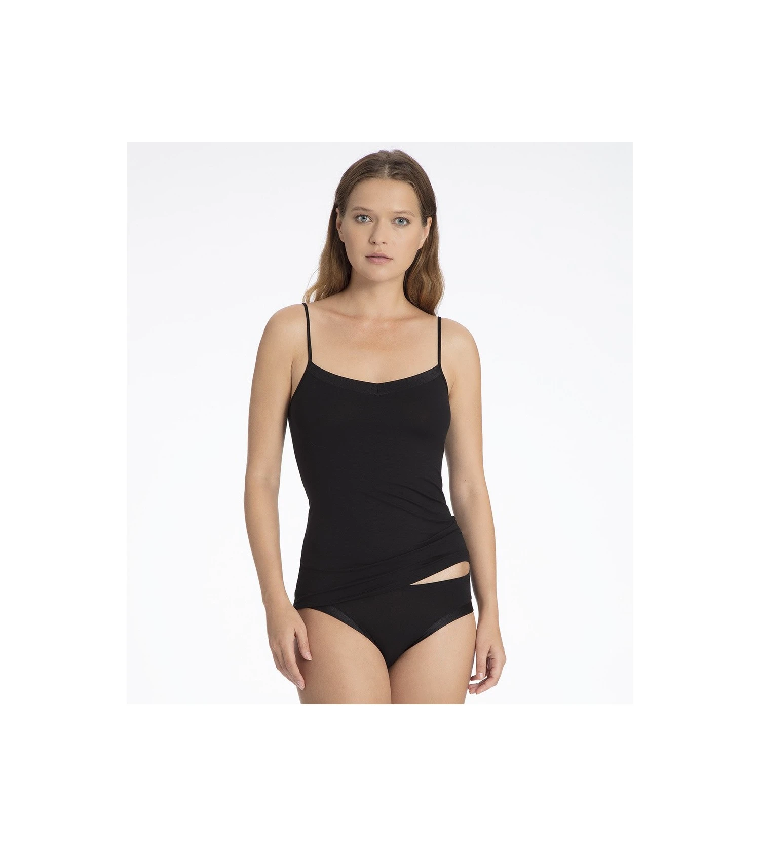 Calida Cate Noir - Top à Fines Bretelles Ajustables en Coton Supima et Satin 5 Calida Cate Noir - Top à Fines Bretelles Ajustables en Coton Supima et Satin – Image 3