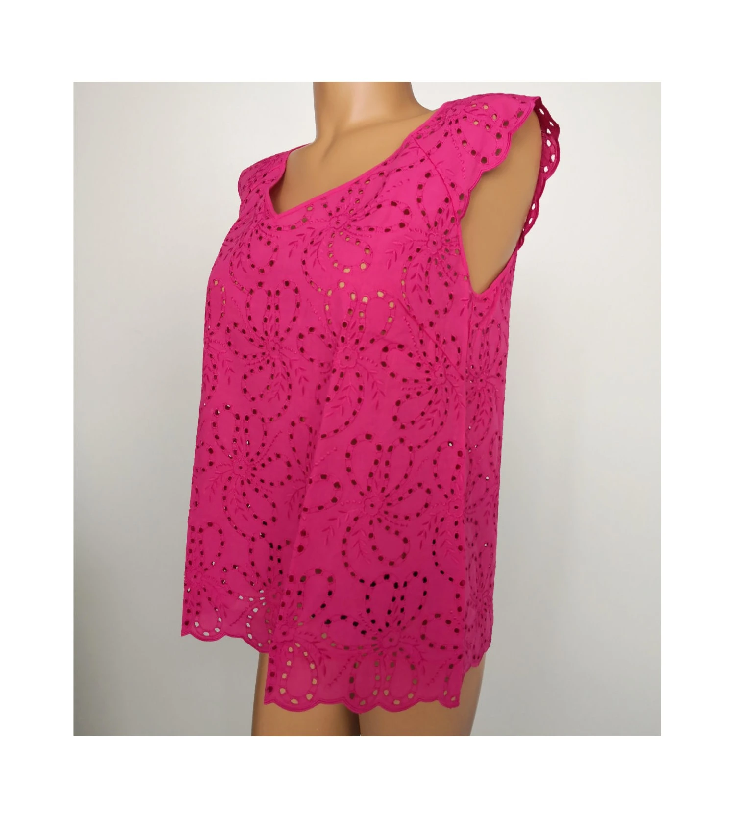 Oscalito Fushia Pink St. Gallen Embroidery Sleeveless Cotton Top 5 Oscalito Fushia Pink St. Gallen Embroidery Sleeveless Cotton Top – Image 3