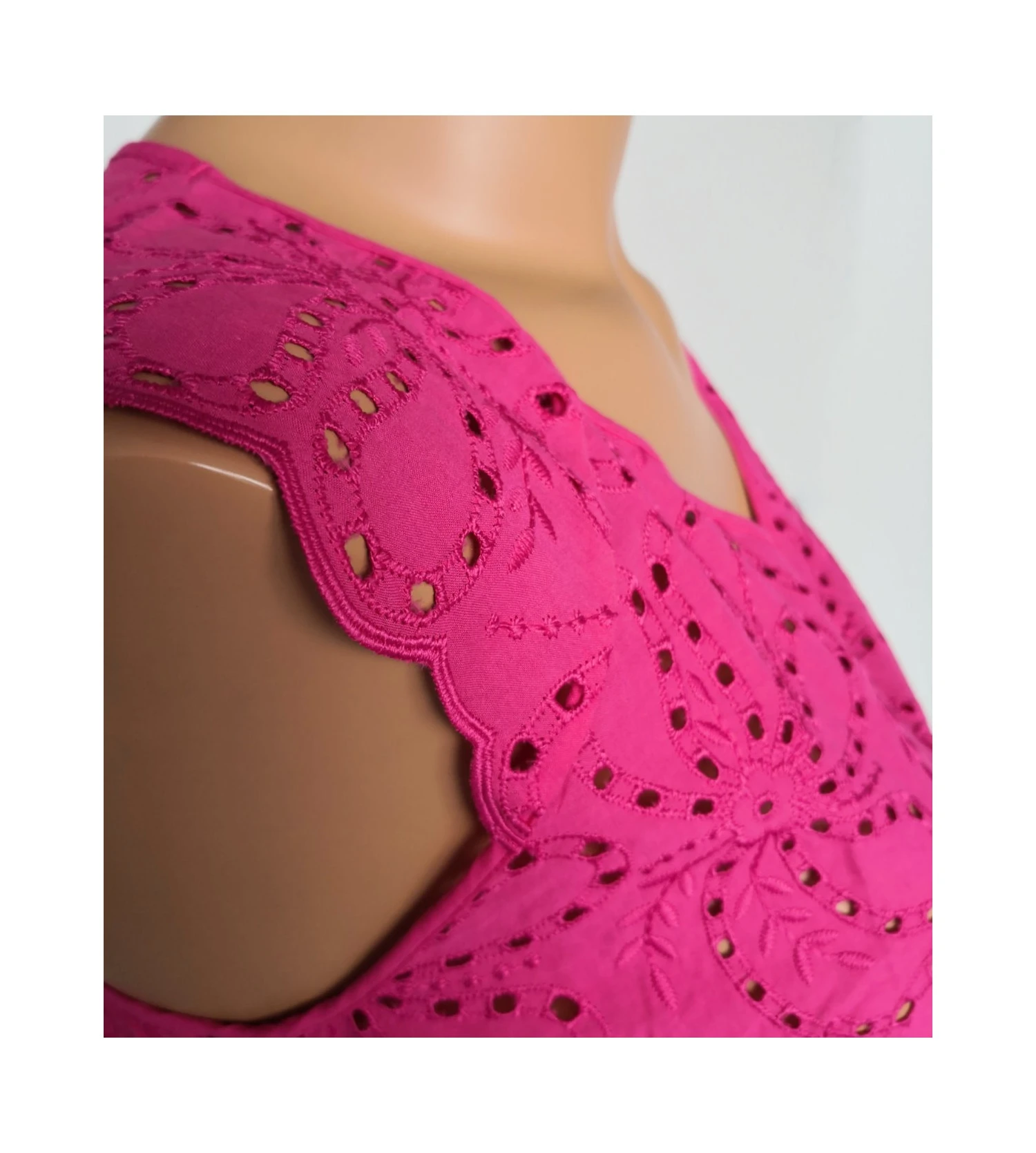 Oscalito Fushia Pink St. Gallen Embroidery Sleeveless Cotton Top 7 Oscalito Fushia Pink St. Gallen Embroidery Sleeveless Cotton Top – Image 5