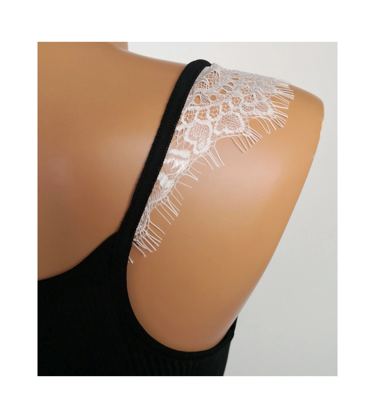 Oscalito Top en Coton Mako et Dentelle de Chantilly – Débardeur Noir en Fil d'Écosse 8 Oscalito Top en Coton Mako et Dentelle de Chantilly – Débardeur Noir en Fil d'Écosse – Image 6