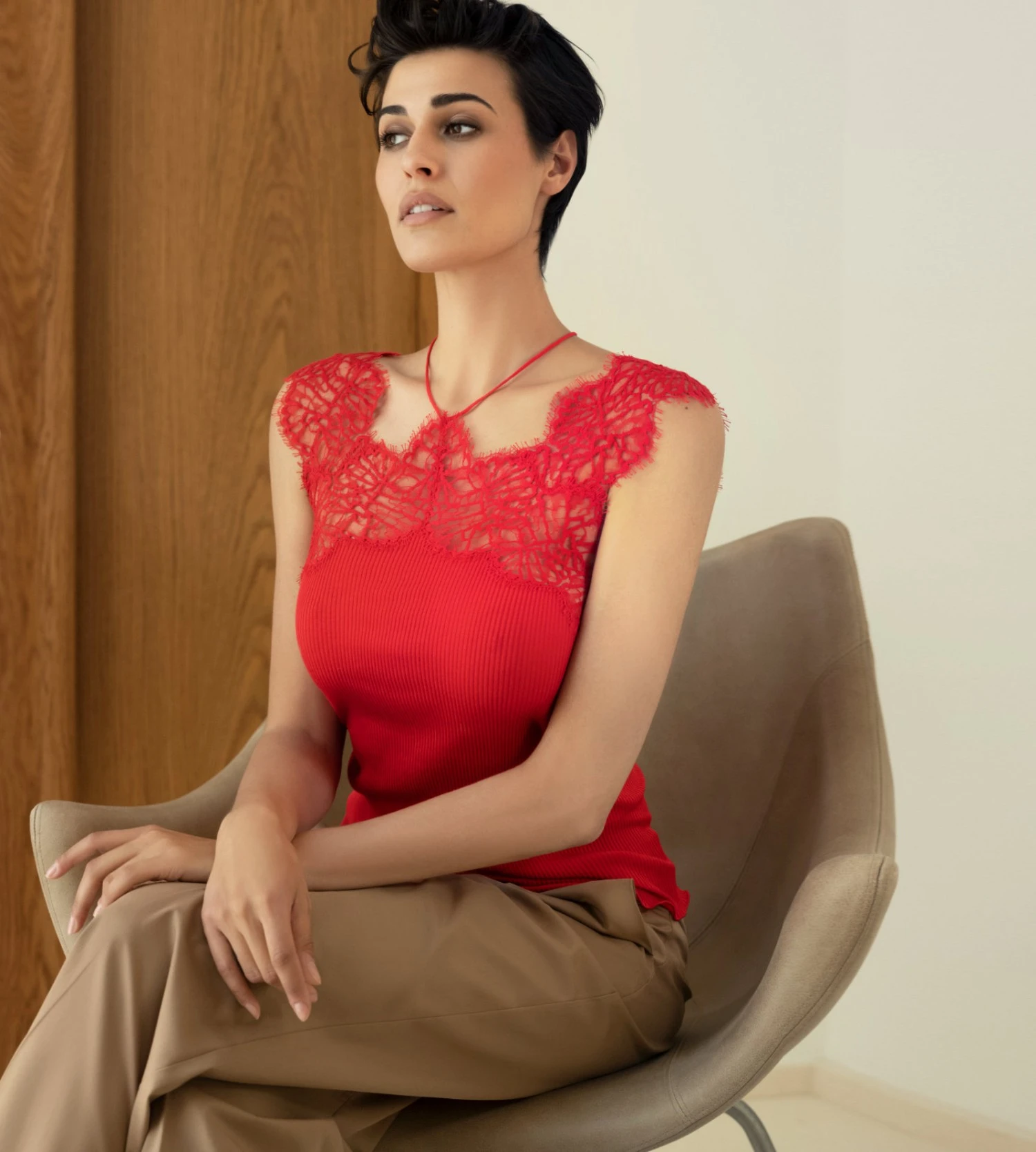 Top En Fil D'Ecosse Et Dentelle Rouge 8 Top En Fil D'Ecosse Et Dentelle Rouge – Image 6