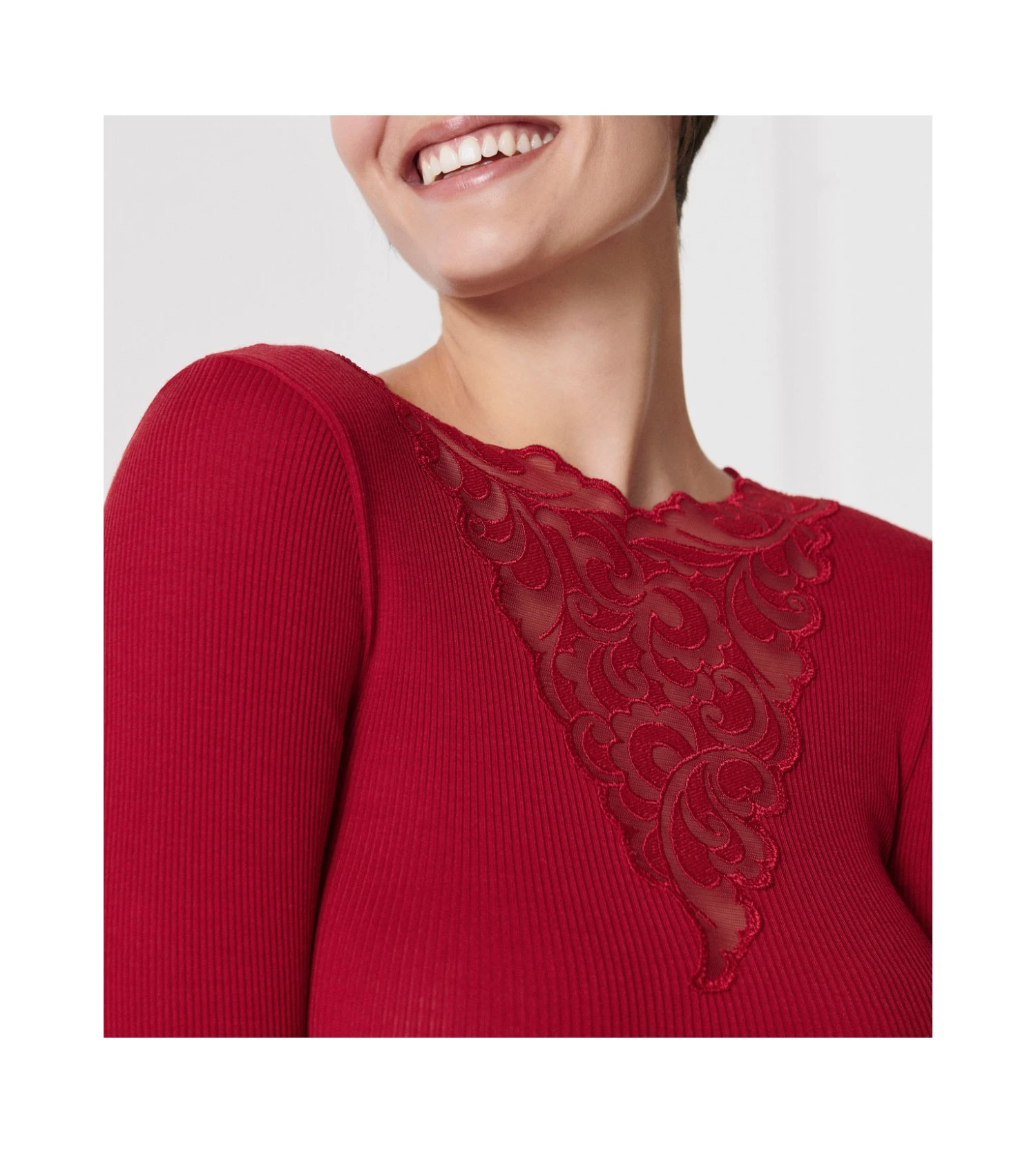 Top Laine Et Soie Avec Broderie Rouge 5 Top Laine Et Soie Avec Broderie Rouge – Image 3
