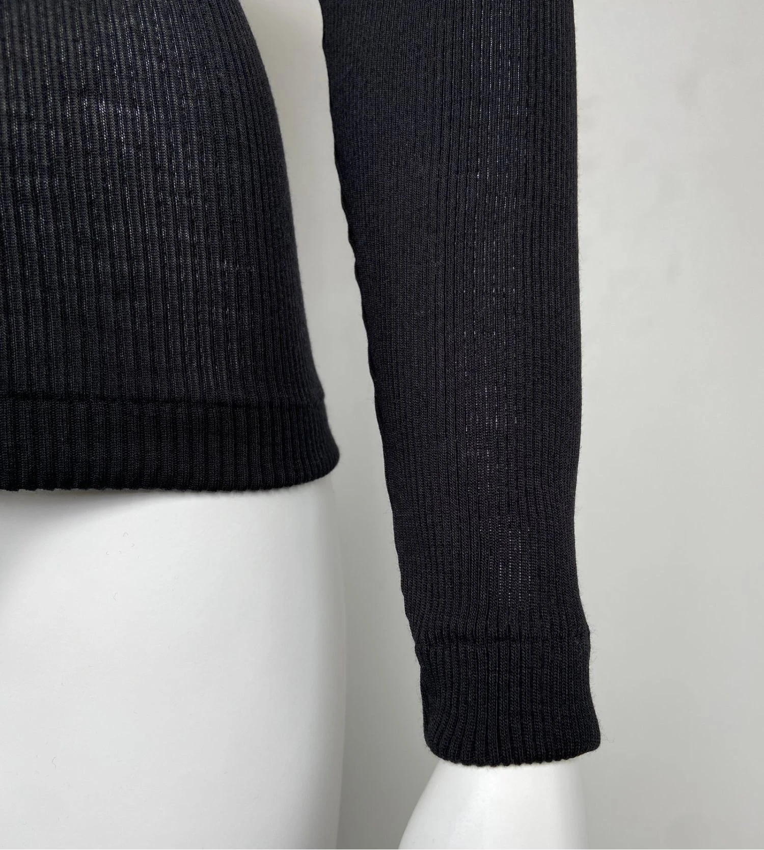 Fraly Pull en Laine & Soie Noir - Col Montant avec Bande V Strass et Lurex 5 Fraly Pull en Laine & Soie Noir - Col Montant avec Bande V Strass et Lurex – Image 3