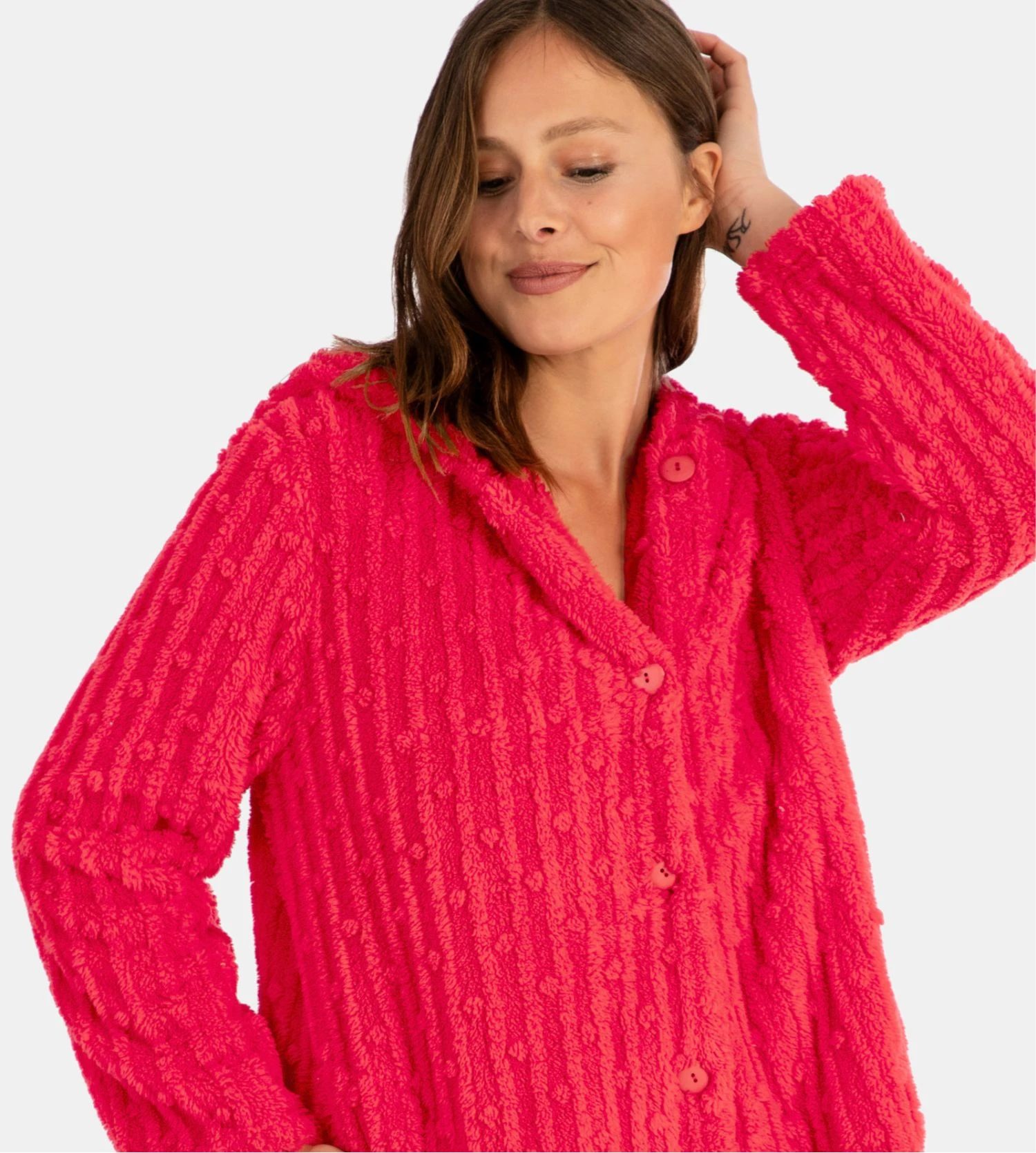 Massana Veste Pilou à Capuche Rouge – Robe de Chambre Courte Polaire Boutonnée 5 Massana Veste Pilou à Capuche Rouge – Robe de Chambre Courte Polaire Boutonnée – Image 3