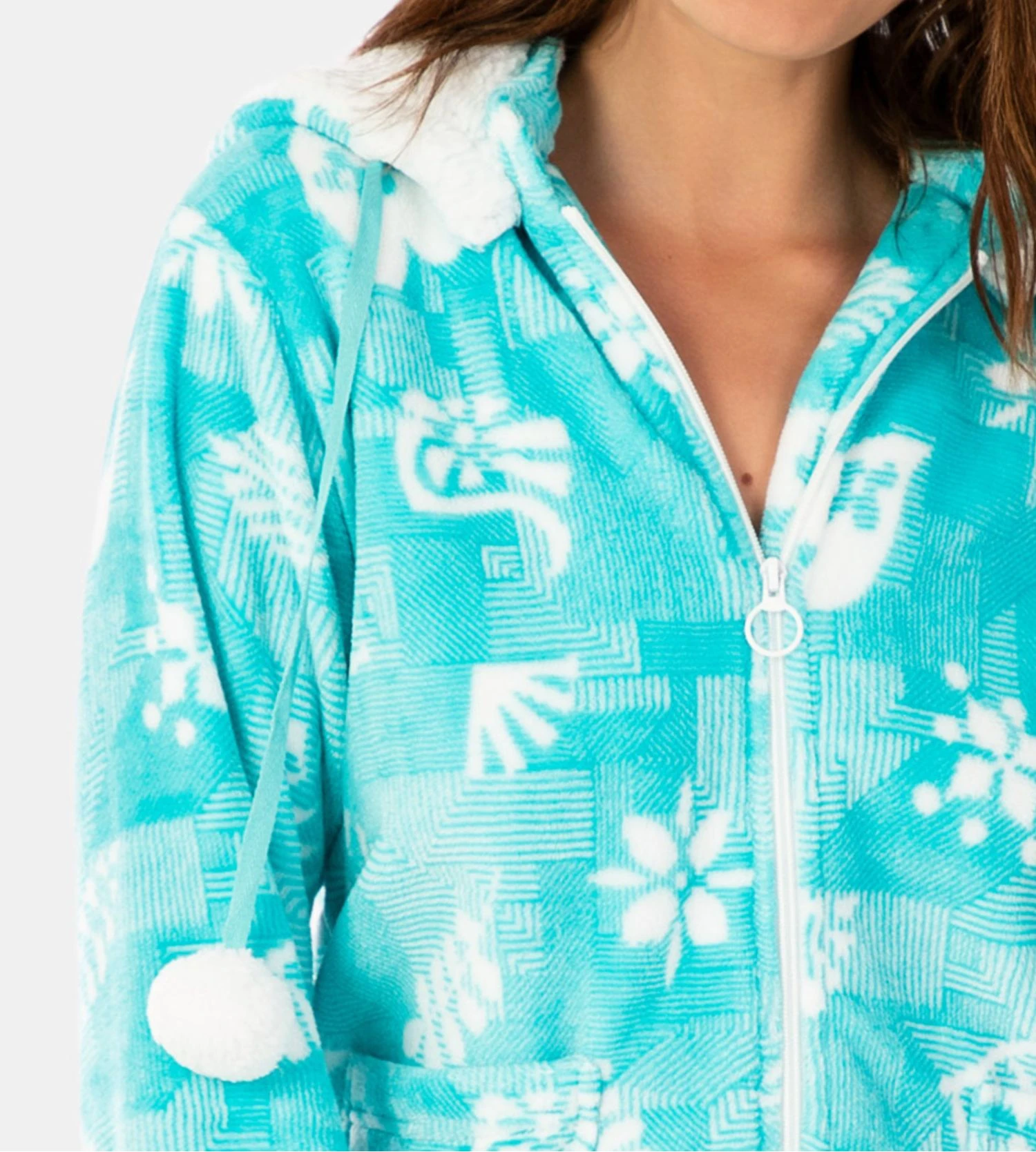 Massana Veste Polaire Bleue à Imprimé Graphique – Robe de Chambre Courte à Capuche Amovible 5 Massana Veste Polaire Bleue à Imprimé Graphique – Robe de Chambre Courte à Capuche Amovible – Image 3