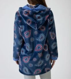 Veste Pilou Bleue à Capuche – Imprimé Fun et Coloré en Molleton Douillet Style Cocooning 9 Veste Pilou Bleue à Capuche – Imprimé Fun et Coloré en Molleton Douillet Style Cocooning -Lingerie Sipp veste zippee bleu a capuche femme 3