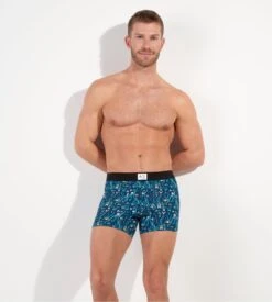 Boxer Homme Hom Édition Limitée Voyages x Le D. – Motifs Festifs Bleus en Modal et Coton 13 Boxer Homme Hom Édition Limitée Voyages x Le D. – Motifs Festifs Bleus en Modal et Coton -Lingerie Sipp voyages boxer briefs p0bi blue print 5