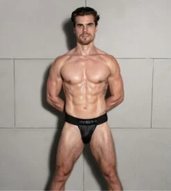 WOH Night Universe Noir – Jockstrap Homme Effet Cuir Brillant et Microfibre -Lingerie Sipp woh night universe jockstrap noir 3