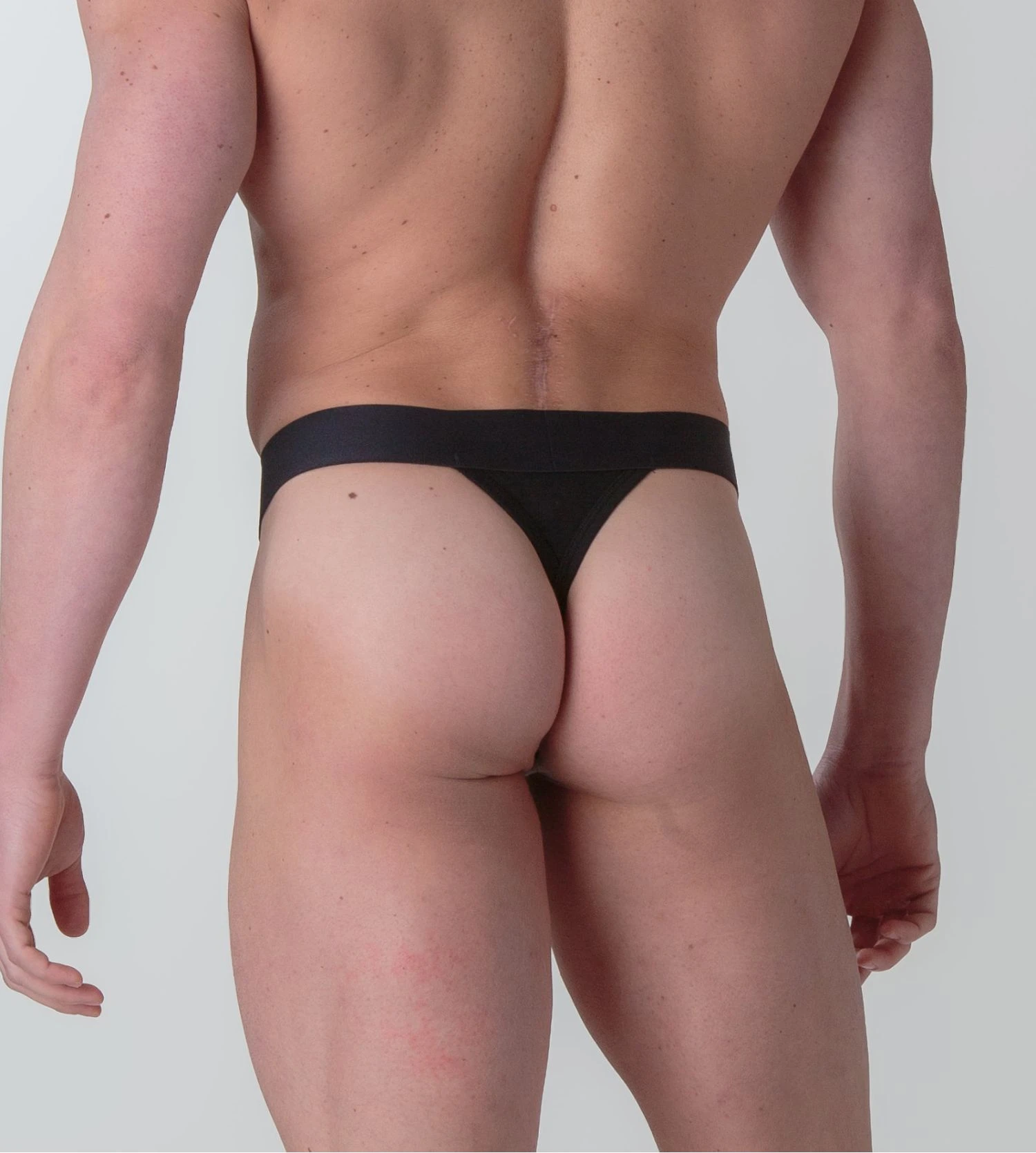 G-string Homme Sexy Fun Noir – Sous-vêtement Coton avec Ouverture Horizontale HO1 5 G-string Homme Sexy Fun Noir – Sous-vêtement Coton avec Ouverture Horizontale HO1 – Image 3