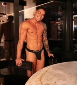 G-string Homme Sexy Fun Noir – Sous-vêtement Coton avec Ouverture Horizontale HO1 17 G-string Homme Sexy Fun Noir – Sous-vêtement Coton avec Ouverture Horizontale HO1 -Lingerie Sipp woh sexy fun g string noir 7